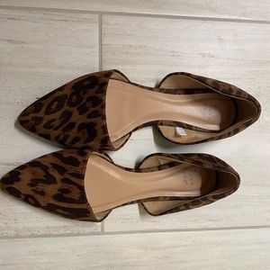 A New Day pointed toe flats! Used like new condition, only worn once!